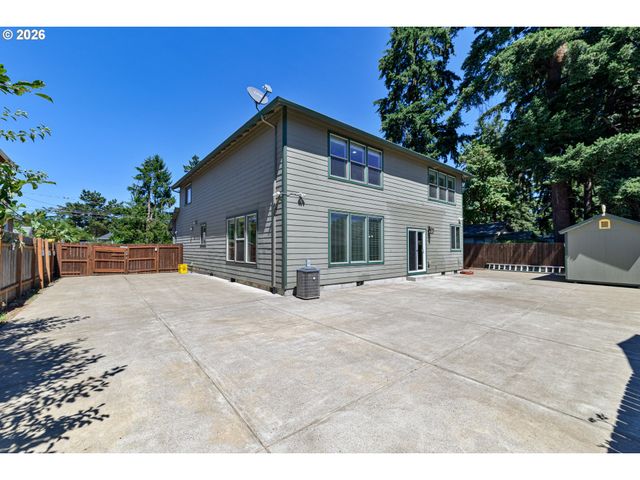 8328 Se CLATSOP St, Happy Valley, OR 97086