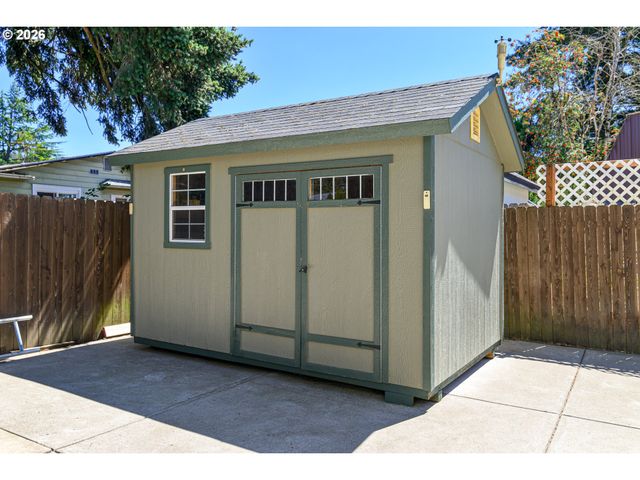 8328 Se CLATSOP St, Happy Valley, OR 97086