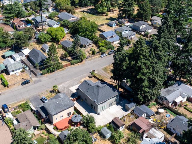 8328 Se CLATSOP St, Happy Valley, OR 97086