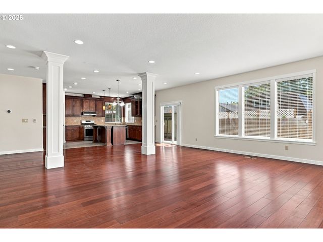 8328 Se CLATSOP St, Happy Valley, OR 97086