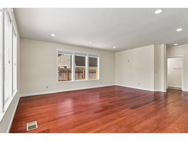 8328 Se CLATSOP St, Happy Valley, OR 97086