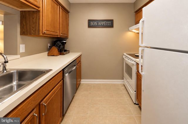 4912 RAVENS CREST DR, Plainsboro, NJ 08536
