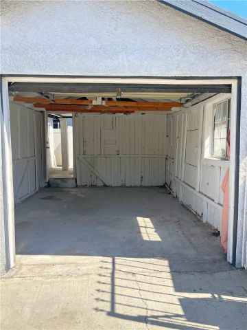 411 S Hewes, Orange, CA 92869