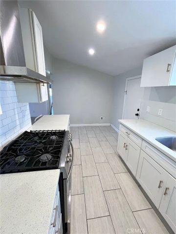411 S Hewes, Orange, CA 92869