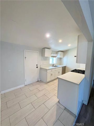 411 S Hewes, Orange, CA 92869
