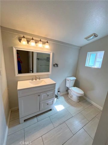411 S Hewes, Orange, CA 92869