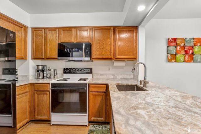 7920 Rivergate Drive, Westland, MI 48185