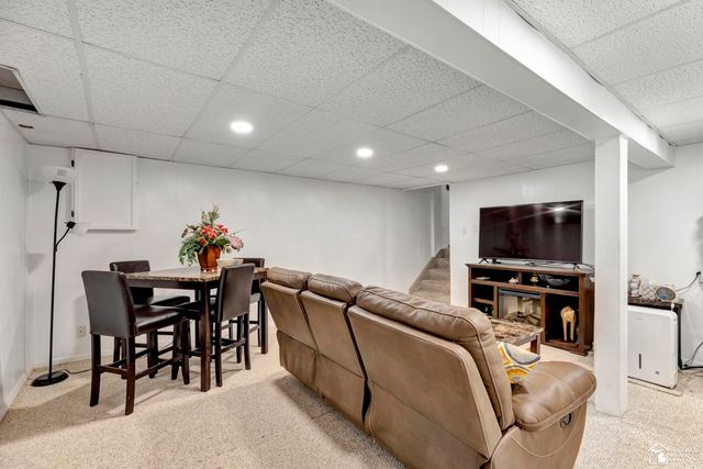 7920 Rivergate Drive, Westland, MI 48185