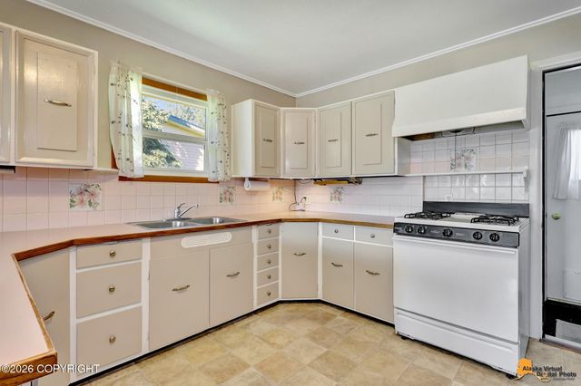 6921 E 12th Avenue, Anchorage, AK 99504