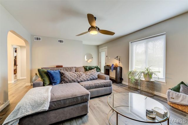1106 Mona Drive, St Louis, MO 63130