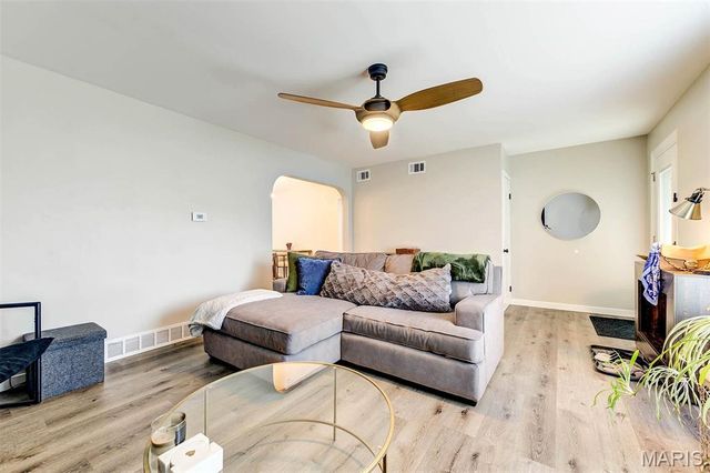 1106 Mona Drive, St Louis, MO 63130