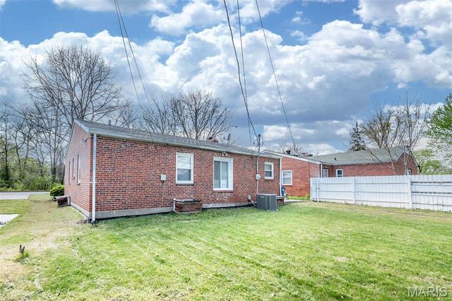 1106 Mona Drive, St Louis, MO 63130