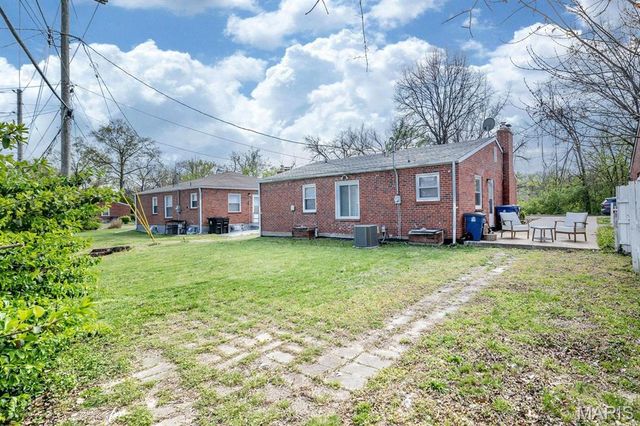 1106 Mona Drive, St Louis, MO 63130