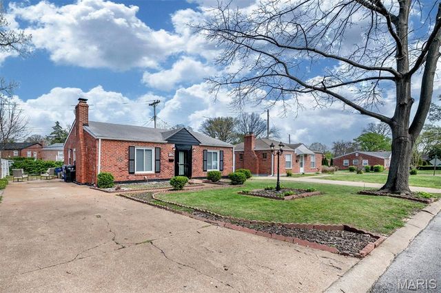 1106 Mona Drive, St Louis, MO 63130