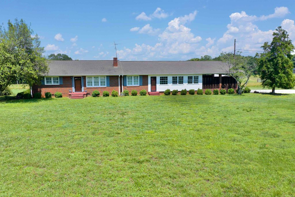 572 Green River Road, Chesnee, SC 29323