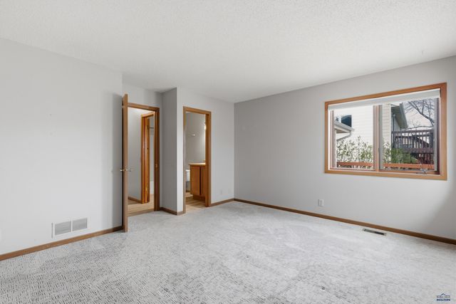1250 RANGE VIEW CIR, Rapid City, SD 57701