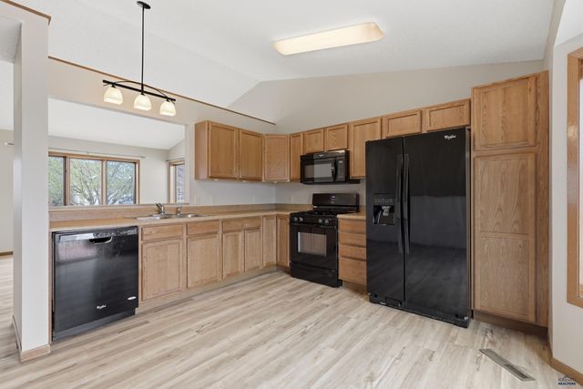 1250 RANGE VIEW CIR, Rapid City, SD 57701