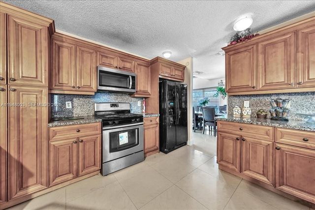 12113 NW 33rd St, Sunrise, FL 33323