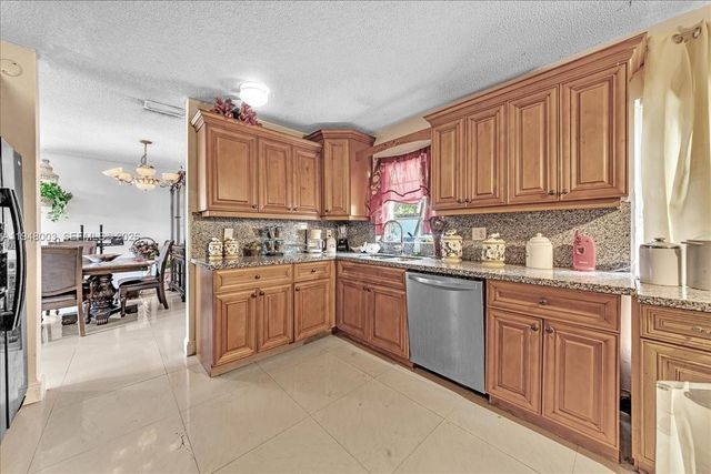 12113 NW 33rd St, Sunrise, FL 33323