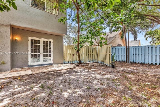 12113 NW 33rd St, Sunrise, FL 33323