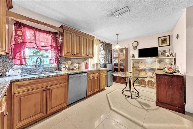 12113 NW 33rd St, Sunrise, FL 33323