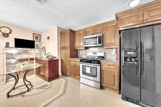 12113 NW 33rd St, Sunrise, FL 33323