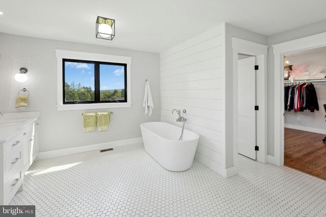 3689 FIRE LN, Bethlehem, PA 18015