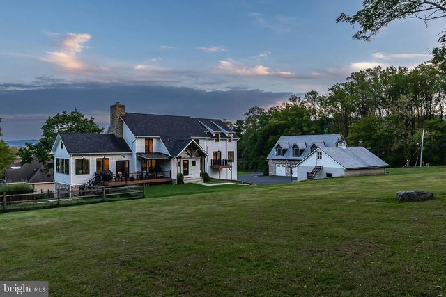 3689 FIRE LN, Bethlehem, PA 18015