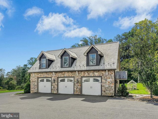 3689 FIRE LN, Bethlehem, PA 18015