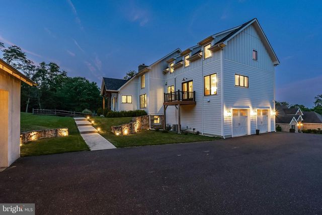 3689 FIRE LN, Bethlehem, PA 18015