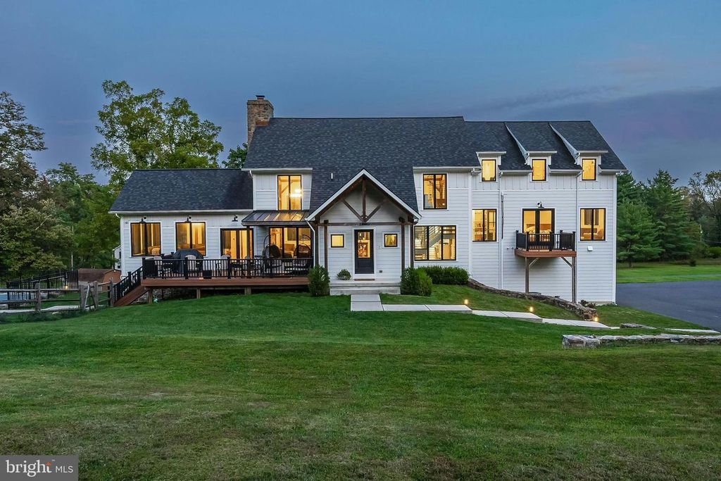 3689 FIRE LN, Bethlehem, PA 18015