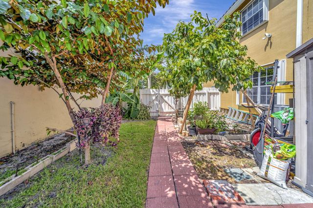 5456 NW 44th Way, Coconut Creek, FL 33073