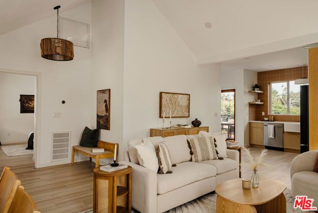 904 Terrace 49, Los Angeles, CA 90042