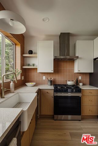 904 Terrace 49, Los Angeles, CA 90042