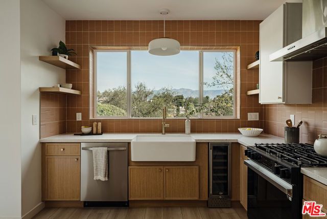 904 Terrace 49, Los Angeles, CA 90042