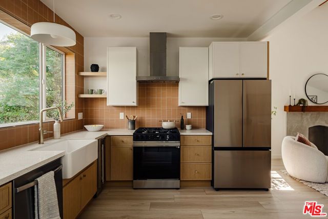 904 Terrace 49, Los Angeles, CA 90042