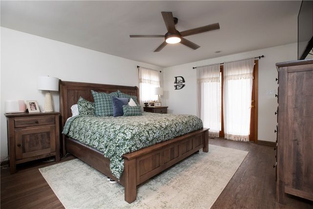 295 Twin Oaks Dr, Pine Twp, PA 15090