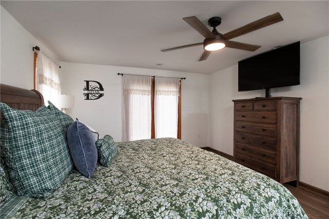 295 Twin Oaks Dr, Pine Twp, PA 15090