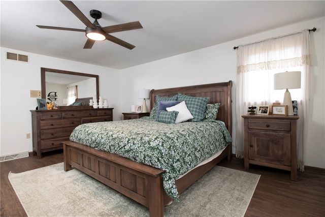 295 Twin Oaks Dr, Pine Twp, PA 15090