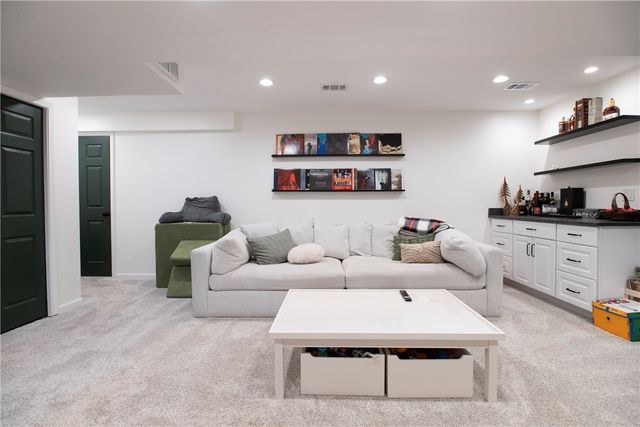 295 Twin Oaks Dr, Pine Twp, PA 15090