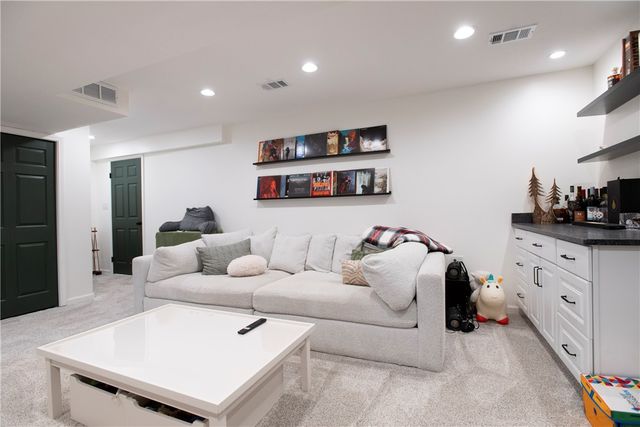 295 Twin Oaks Dr, Pine Twp, PA 15090