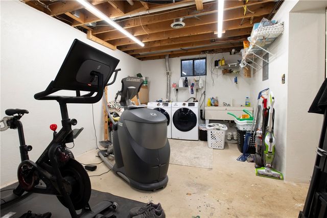 295 Twin Oaks Dr, Pine Twp, PA 15090