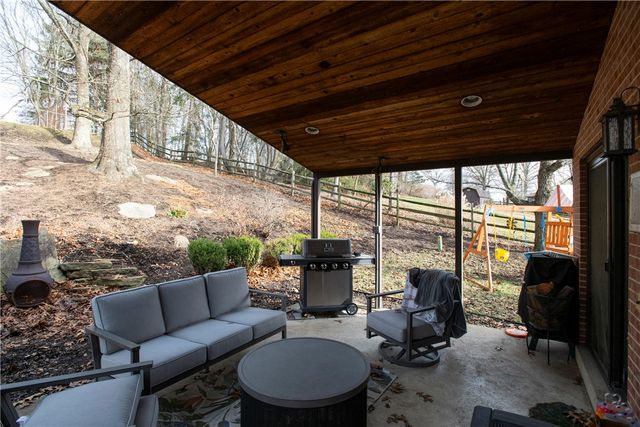 295 Twin Oaks Dr, Pine Twp, PA 15090