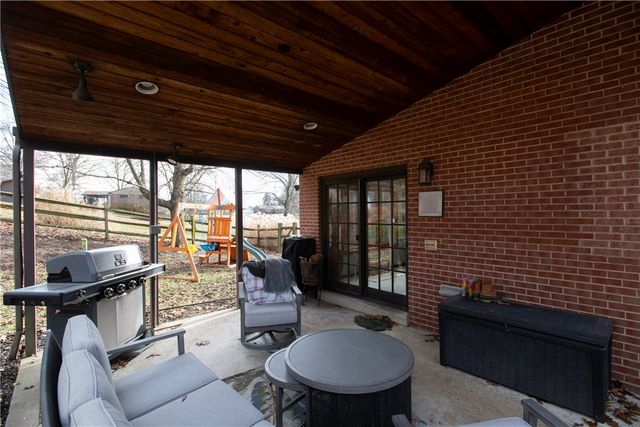 295 Twin Oaks Dr, Pine Twp, PA 15090