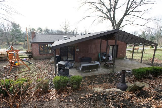 295 Twin Oaks Dr, Pine Twp, PA 15090