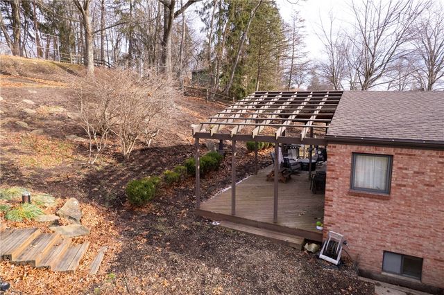 295 Twin Oaks Dr, Pine Twp, PA 15090