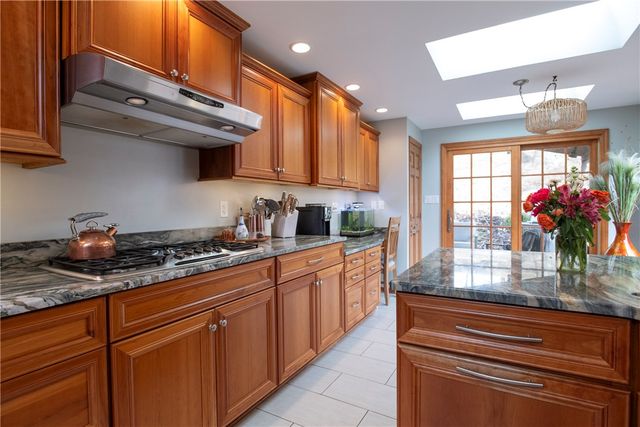 295 Twin Oaks Dr, Pine Twp, PA 15090