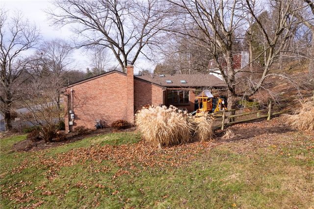 295 Twin Oaks Dr, Pine Twp, PA 15090