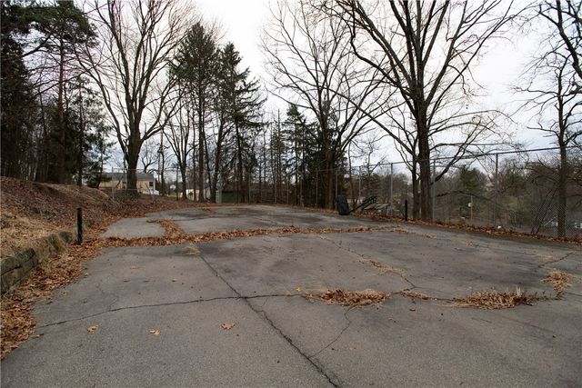 295 Twin Oaks Dr, Pine Twp, PA 15090