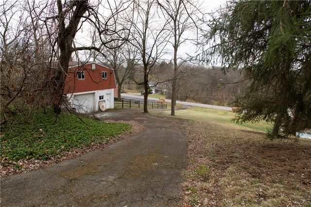 295 Twin Oaks Dr, Pine Twp, PA 15090